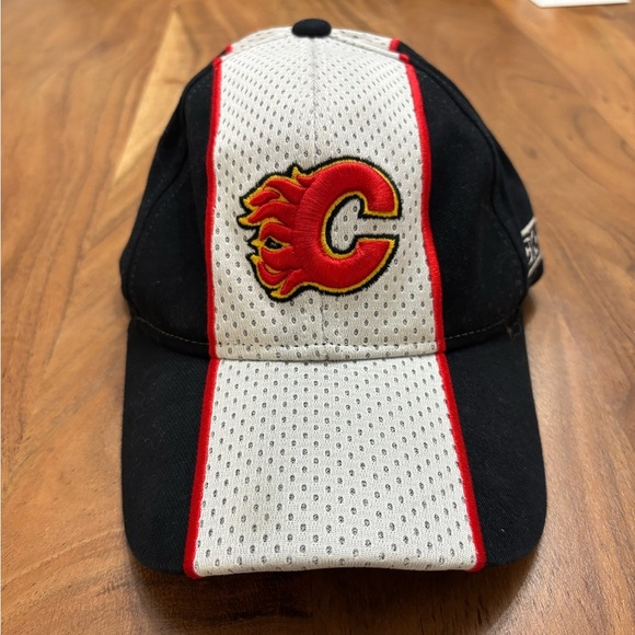 CCM Calgary Flames Black and Red Hockey Cap - Picture 2 of 9